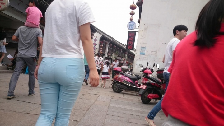 [雷神] [4K超清画质]紧身蓝牛轻熟女,很有味道~[MP4/450MB]