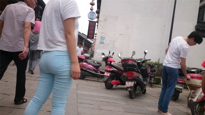 [雷神] [4K超清画质]紧身蓝牛轻熟女,很有味道~[MP4/450MB]