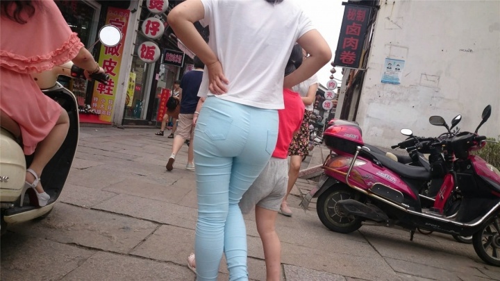 [雷神] [4K超清画质]紧身蓝牛轻熟女,很有味道~[MP4/450MB]