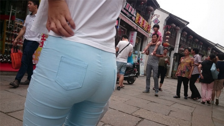 [雷神] [4K超清画质]紧身蓝牛轻熟女,很有味道~[MP4/450MB]