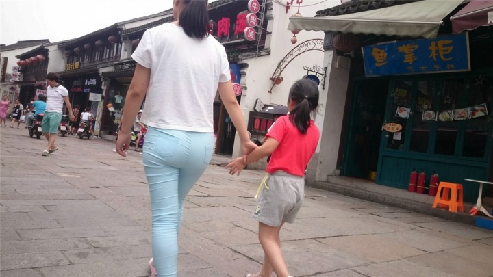 [雷神] [4K超清画质]紧身蓝牛轻熟女,很有味道~[MP4/450MB]