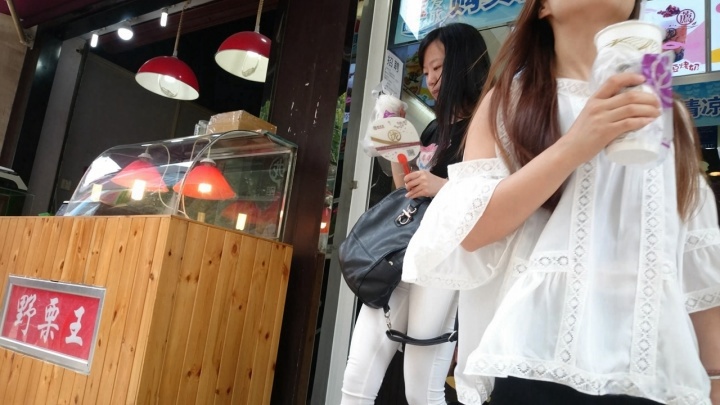 [4K超清画质]紧身红内白裤,最新原创作品 [MP4/744MB]