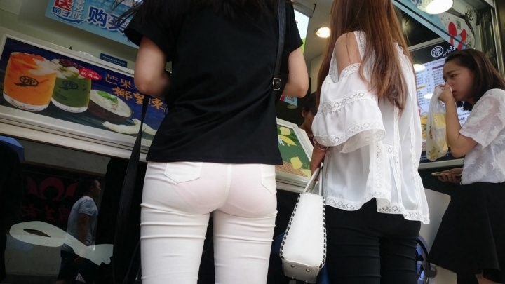 [4K超清画质]紧身红内白裤,最新原创作品 [MP4/744MB]