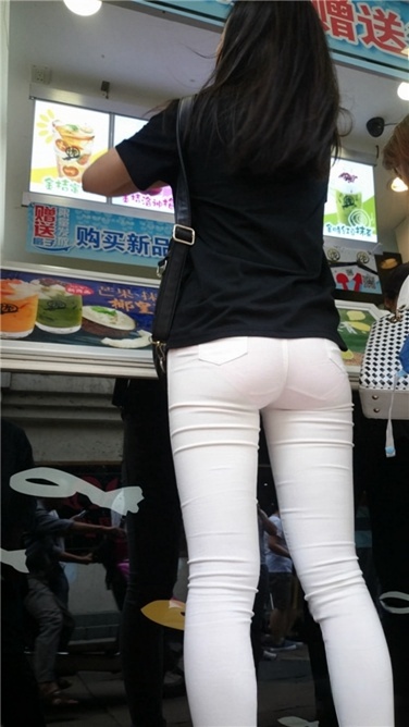 [4K超清画质]紧身红内白裤,最新原创作品 [MP4/744MB]