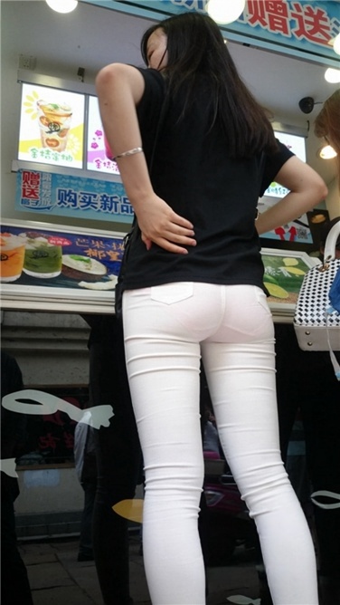 [4K超清画质]紧身红内白裤,最新原创作品 [MP4/744MB]