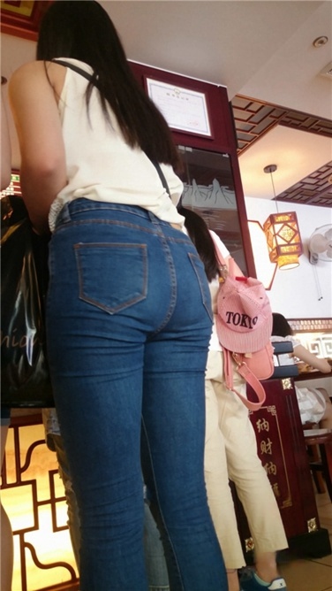 [雷神] [4K超清画质]多么漂亮的紧牛美眉啊~~[MP4/167MB]