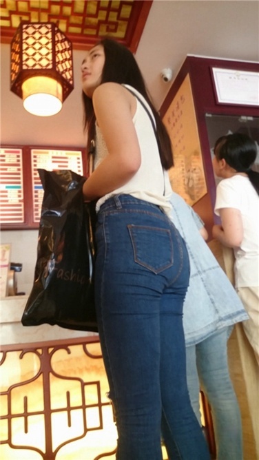 [雷神] [4K超清画质]多么漂亮的紧牛美眉啊~~[MP4/167MB]