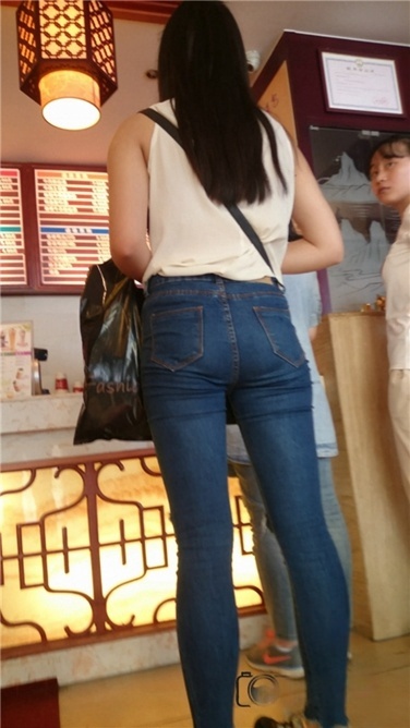 [雷神] [4K超清画质]多么漂亮的紧牛美眉啊~~[MP4/167MB]