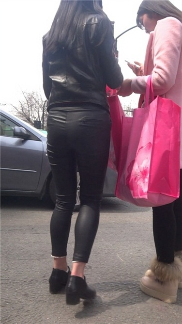 [4K超清画质]面色红润的紧身皮裤少妇，一定很旺盛！