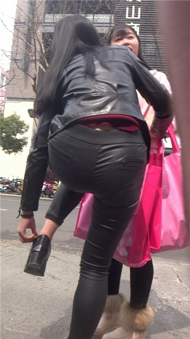 [4K超清画质]面色红润的紧身皮裤少妇，一定很旺盛！