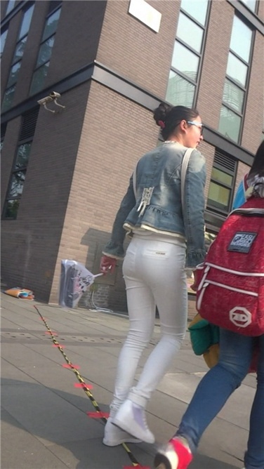 [雷神] 紧身白裤美眉[MP4/1.1GB]