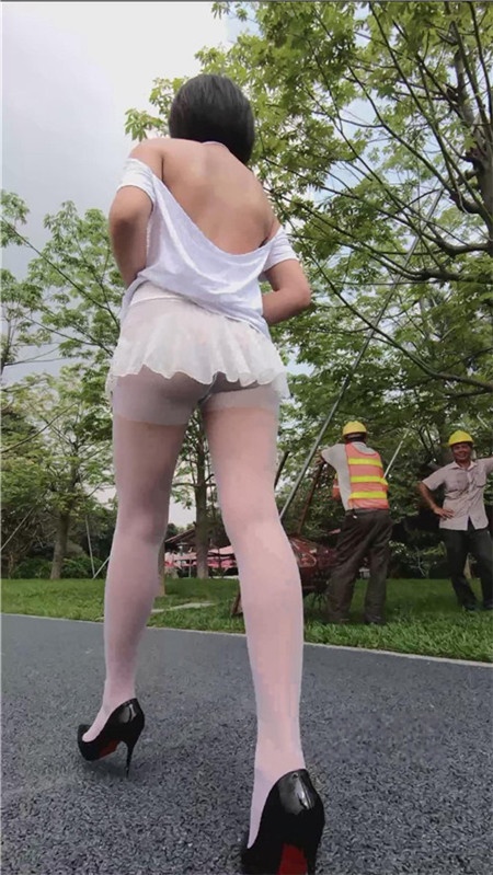 短发美眉 【套图+视频】