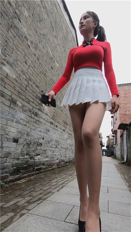 红衣短裙高跟美女 【套图+视频】