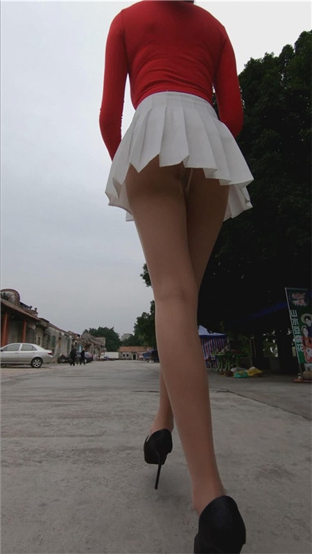 红衣短裙高跟美女 【套图+视频】