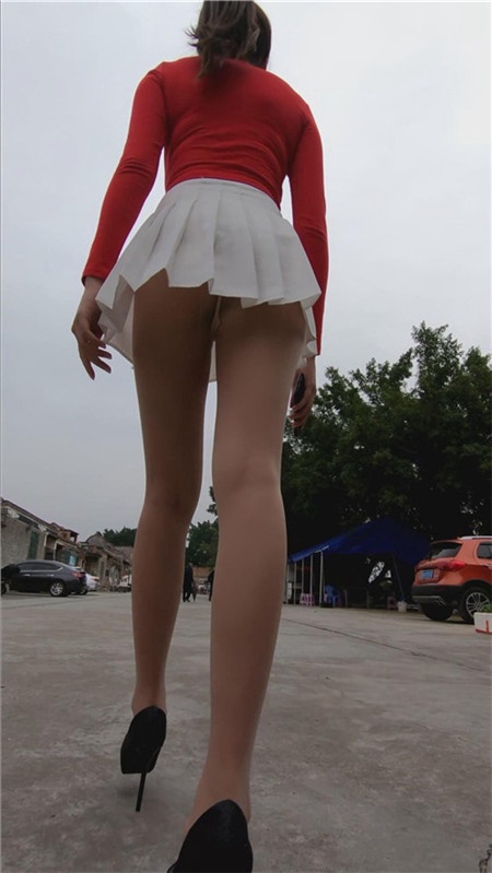 红衣短裙高跟美女 【套图+视频】