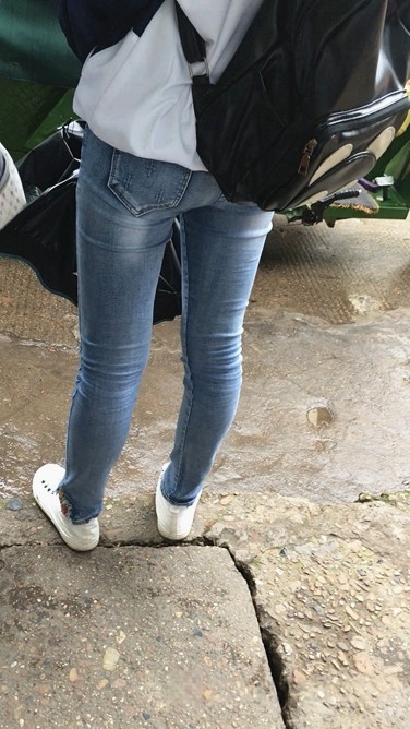 放学的淡蓝色紧牛美眉[135M/MOV]