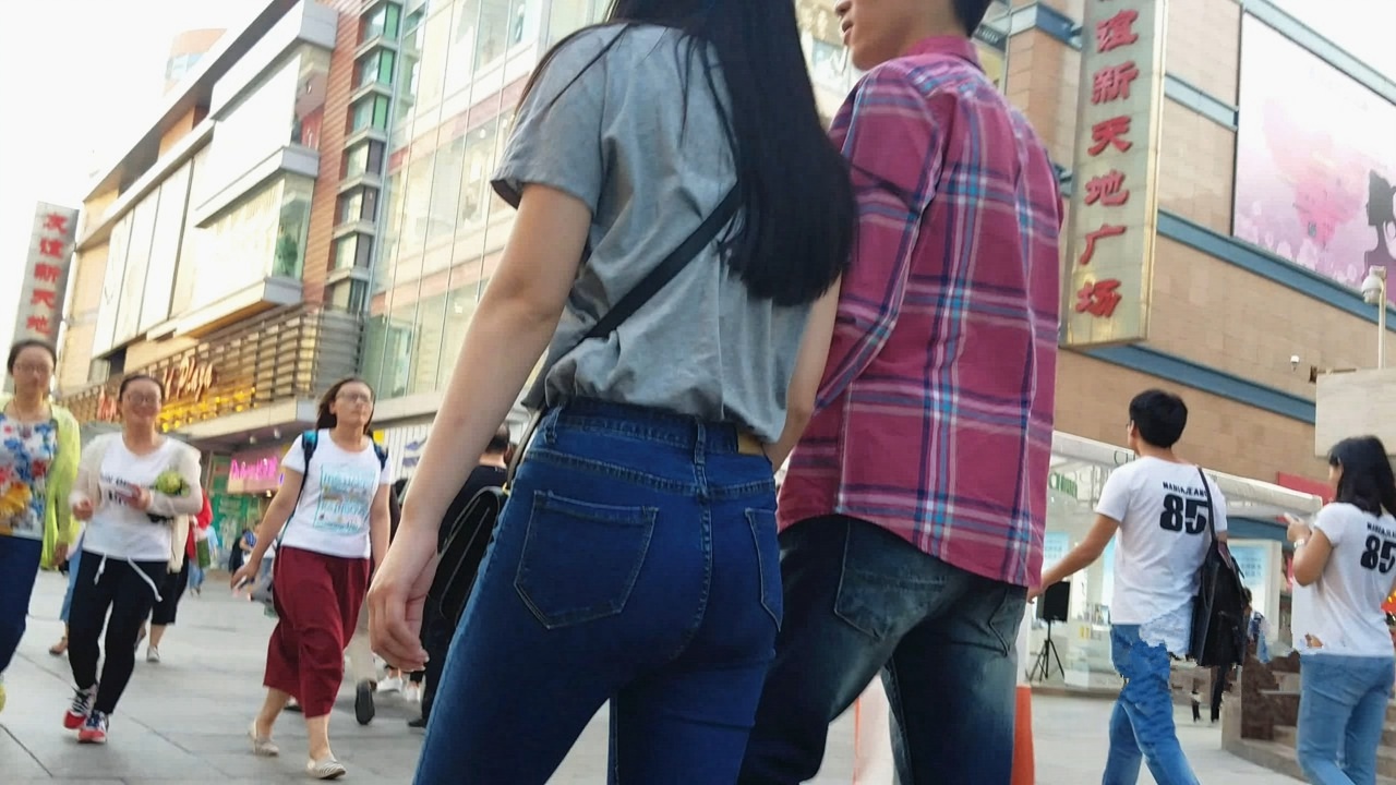 蓝色牛仔裤圆润翘臀MM [200M/MP4]