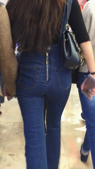 丰满紧身喇叭裤长发美女[211M/MOV]