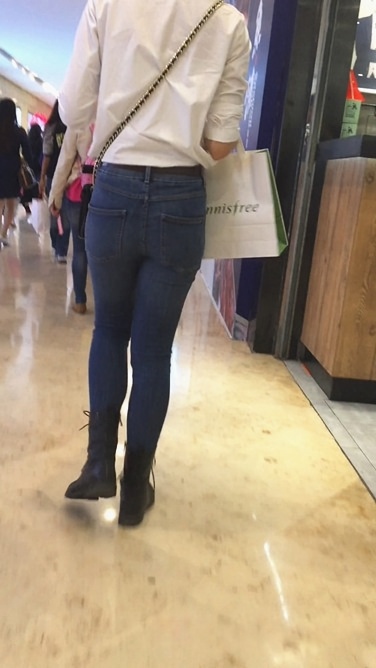 多角度拍摄的紧牛MM [90M/MOV]