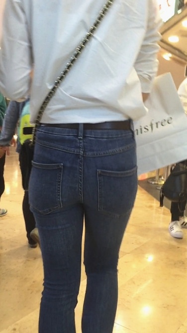 多角度拍摄的紧牛MM [90M/MOV]