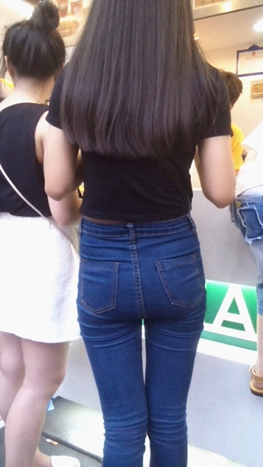 蓝色紧身牛仔裤美眉身材超赞[73M/MP4]