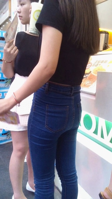 蓝色紧身牛仔裤美眉身材超赞[73M/MP4]