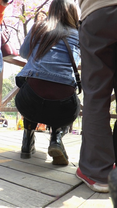 黑色紧牛肥美圆臀MM，臀肥腰细[1.47G/M2TS]