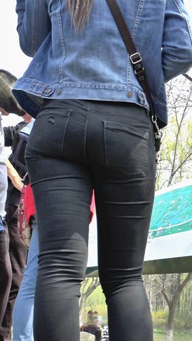 黑色紧牛肥美圆臀MM，臀肥腰细[1.47G/M2TS]