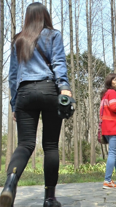 黑色紧牛肥美圆臀MM，臀肥腰细[1.47G/M2TS]