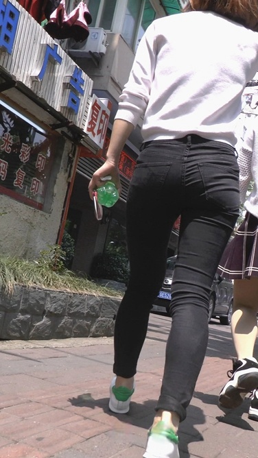 紧身黑色牛仔裤翘臀MM[274M/M2TS]