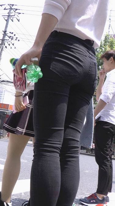 紧身黑色牛仔裤翘臀MM[274M/M2TS]