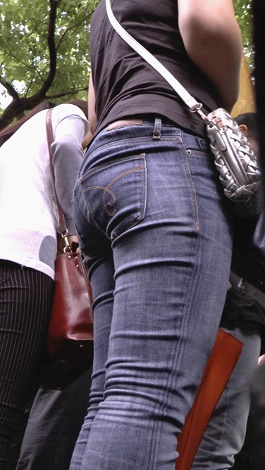 蓝色牛仔裤MM身材就是饱满[148M/M2TS]