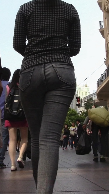 这紧臀牛仔裤MM身材真是紧得极致[611M/MTS]