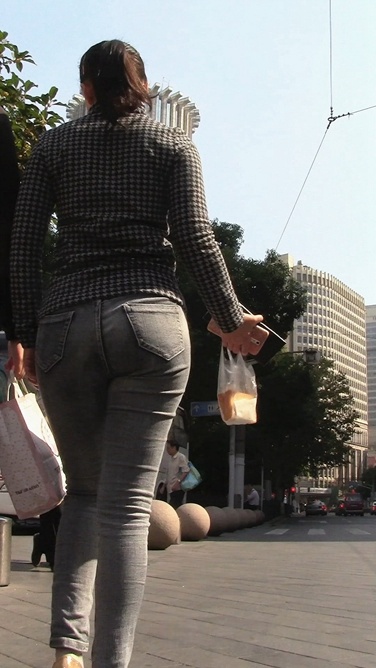 这紧臀牛仔裤MM身材真是紧得极致[611M/MTS]