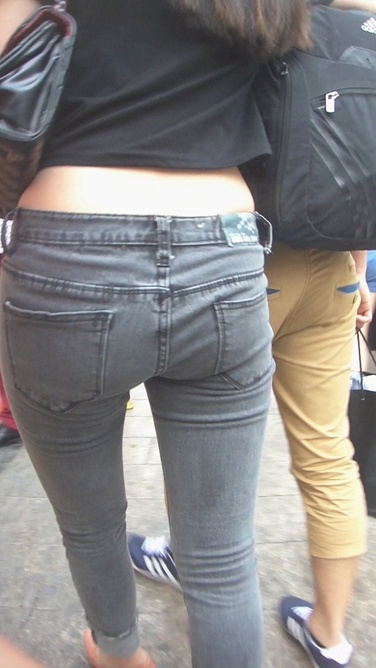 灰色路腰紧牛小妖精紧翘的臀部太迷人[317M/MP4]