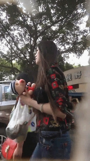 紧身牛仔裤美女！真女神啊[94M/AVI]