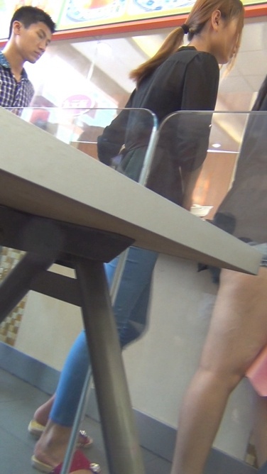 上衣透视黑色抹胸牛仔裤美女[123M/MTS]