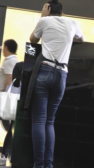 蓝色紧身牛仔裤的诱惑[148M/M2TS]