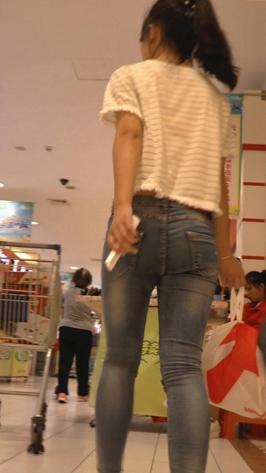 浑厚牛仔裤小妹逛超市[187M/M2TS]