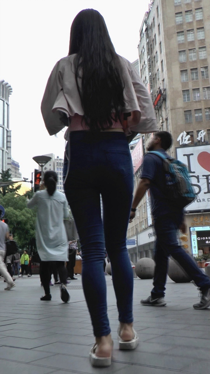 窈窕兰牛妹子身材好[265M/M2TS]