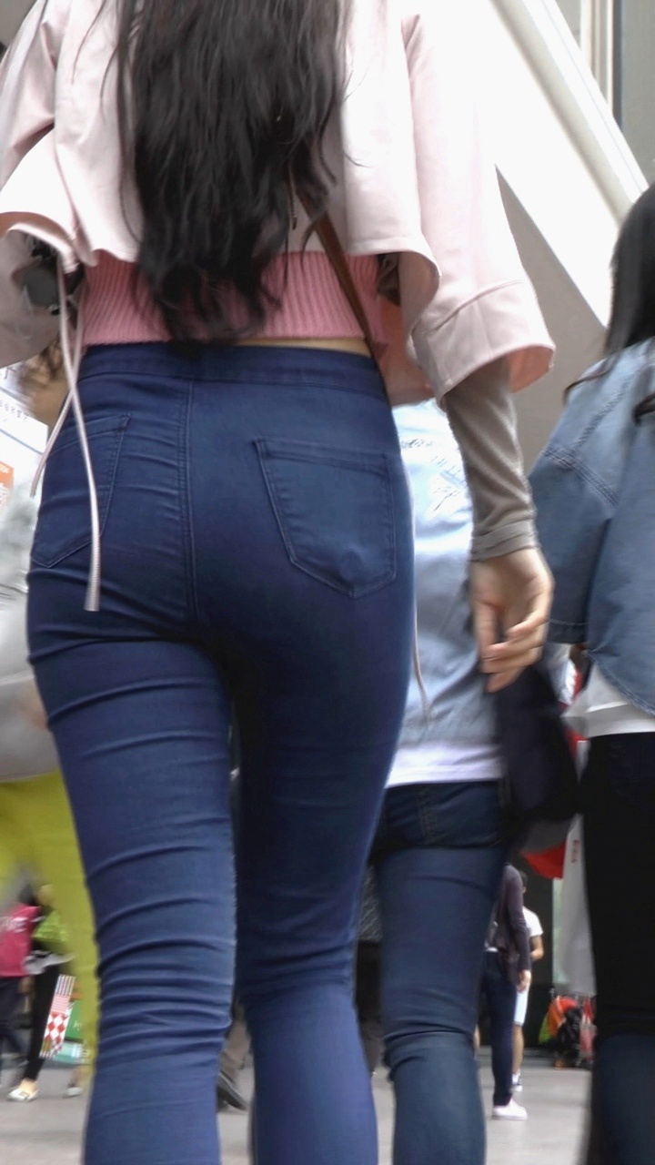 窈窕兰牛妹子身材好[265M/M2TS]