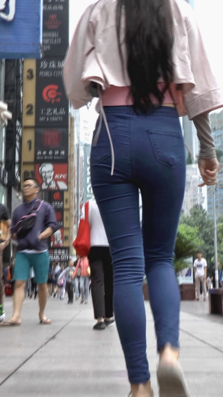 窈窕兰牛妹子身材好[265M/M2TS]