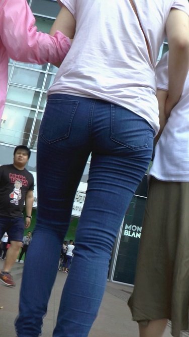 紧绷牛仔裤shaofu，绷得起皱折了[276M/M2TS]