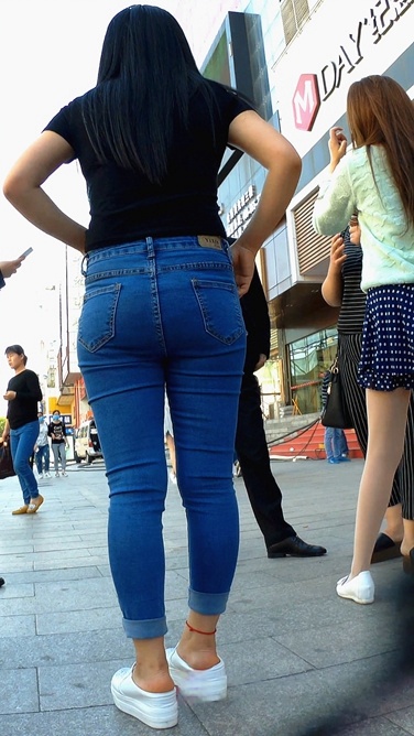 九分紧身蓝牛美眉[35.3M/MP4]