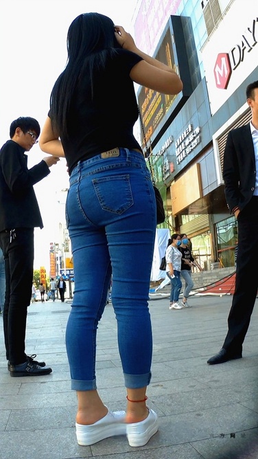 九分紧身蓝牛美眉[35.3M/MP4]