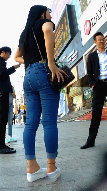 九分紧身蓝牛美眉[35.3M/MP4]