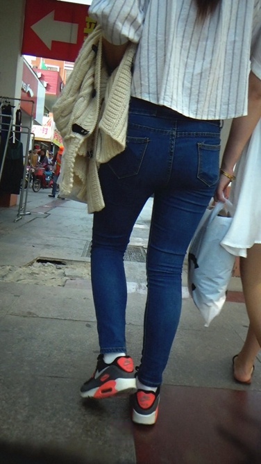 戴帽子的长发紧牛MM [504M/MTS]