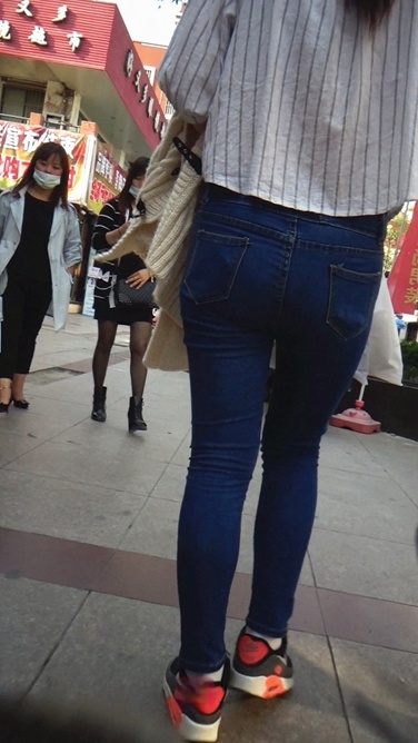 戴帽子的长发紧牛MM [504M/MTS]