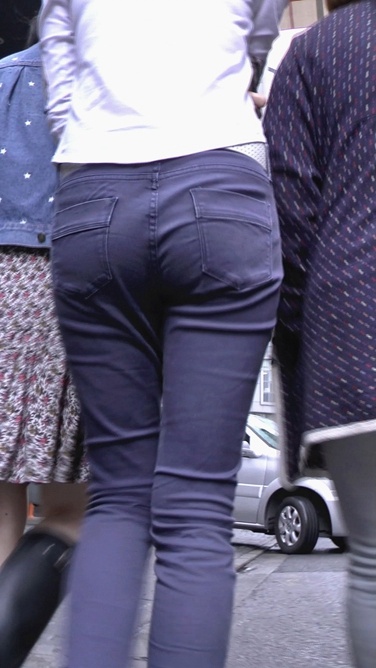 撑伞的兰牛MM，纤细的身材[333M/M2TS]