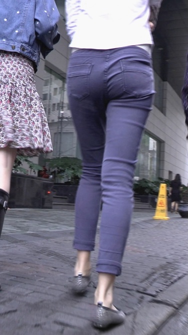 撑伞的兰牛MM，纤细的身材[333M/M2TS]